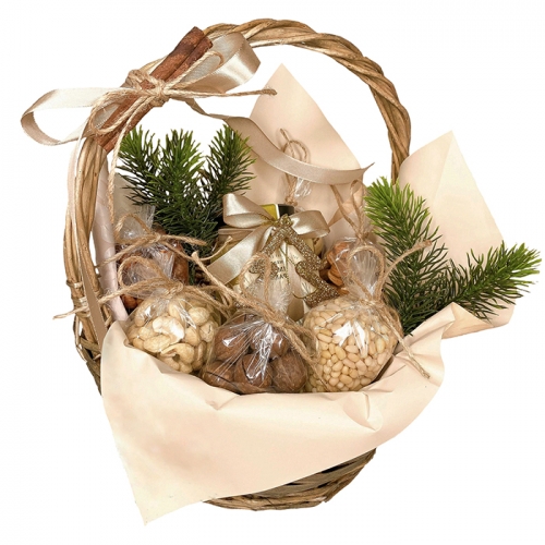 Новогодняя подарочная корзина "Орешки"